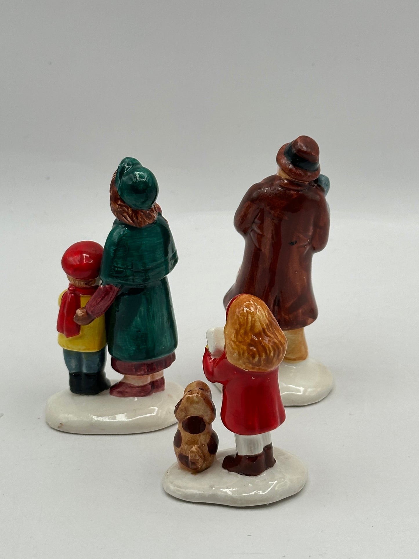 Department 56 - Caroling Family - Original Snow Village