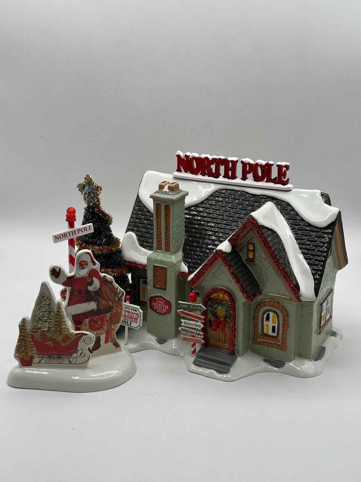 Department 56 - The North Pole House (Christmas Lane) - Original Snow Village