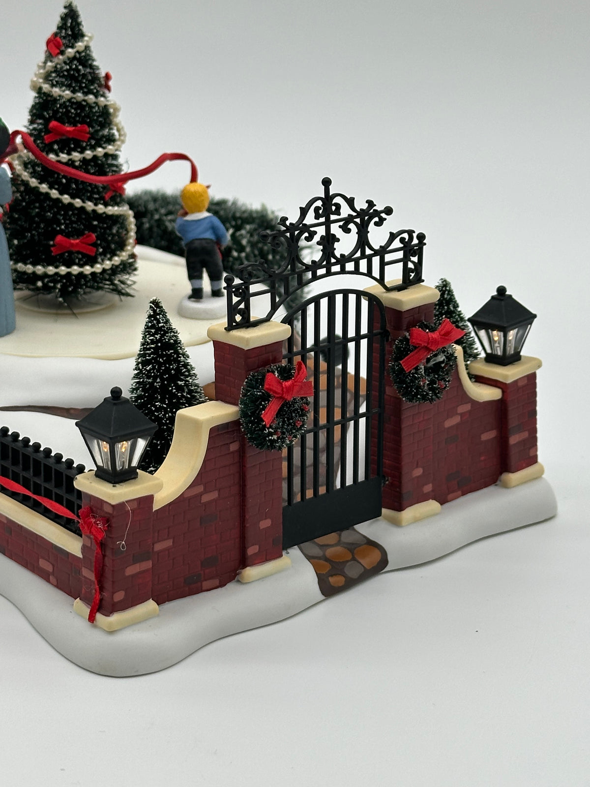 Department 56 - Victorian Christmas Scene - Dickens' Village