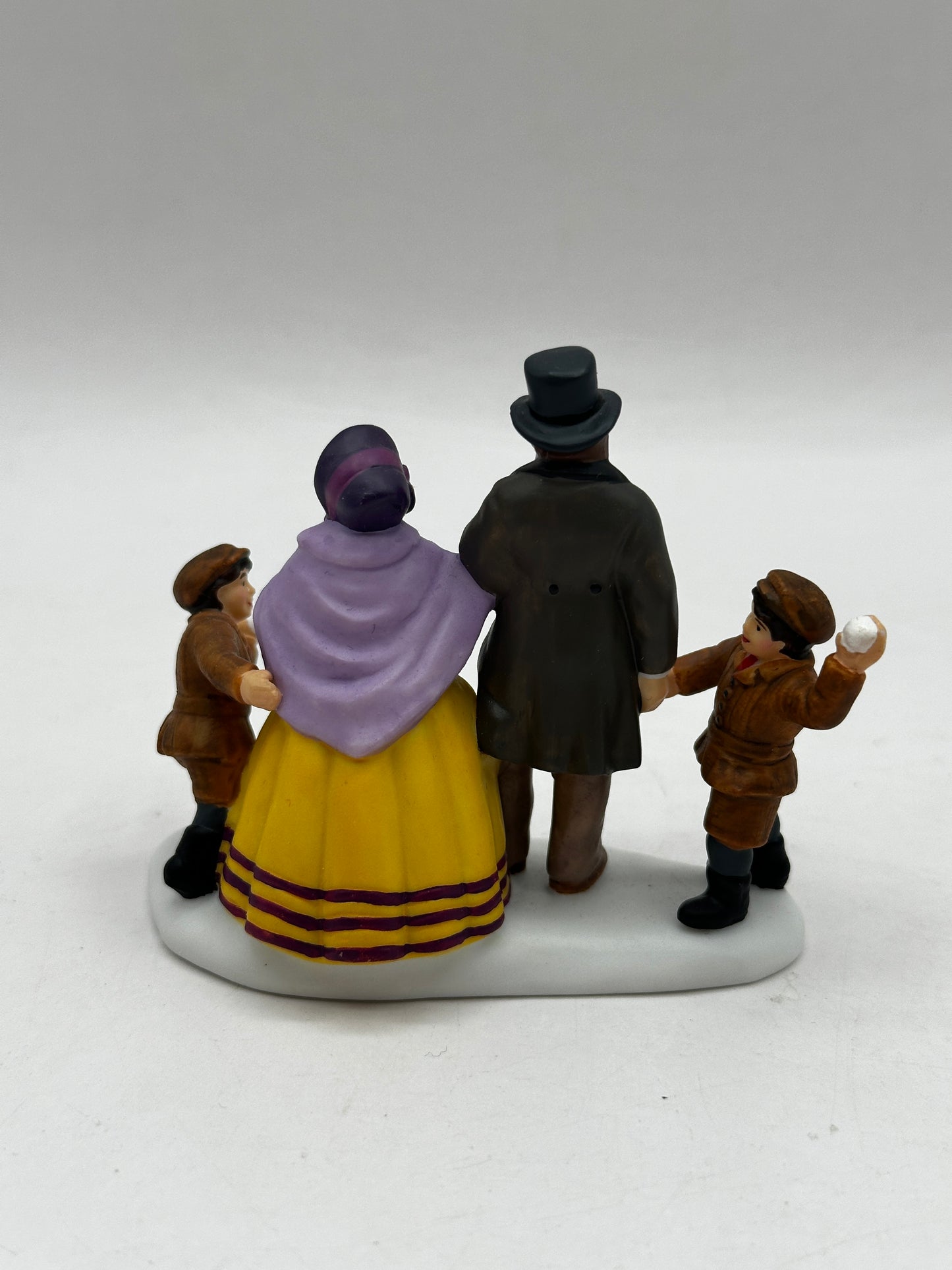 Department 56 - Strolling Down Howard Street - Dickens' Village