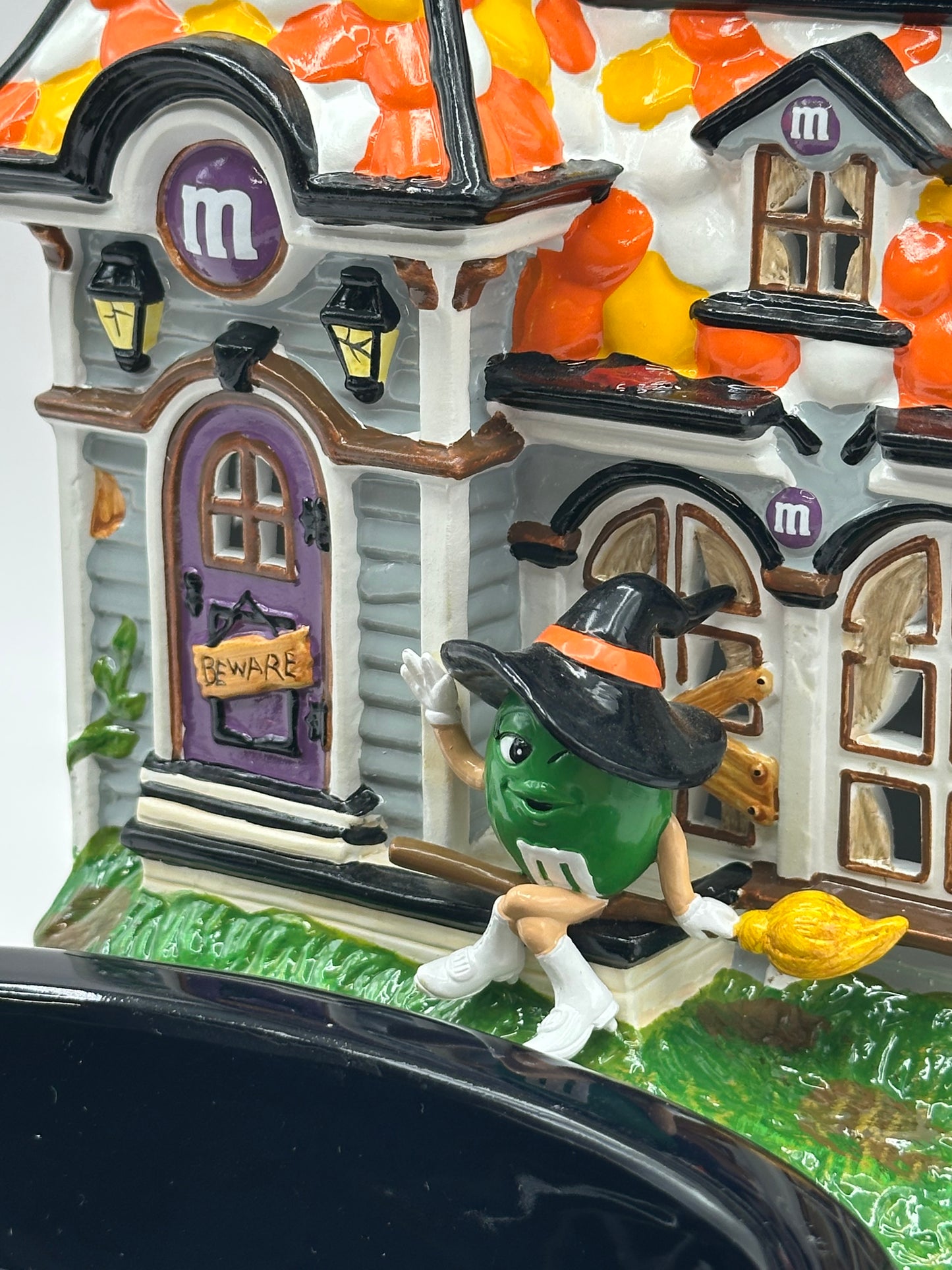 Department 56 - M&M's Spooky House Lighted House & Candy Dish
