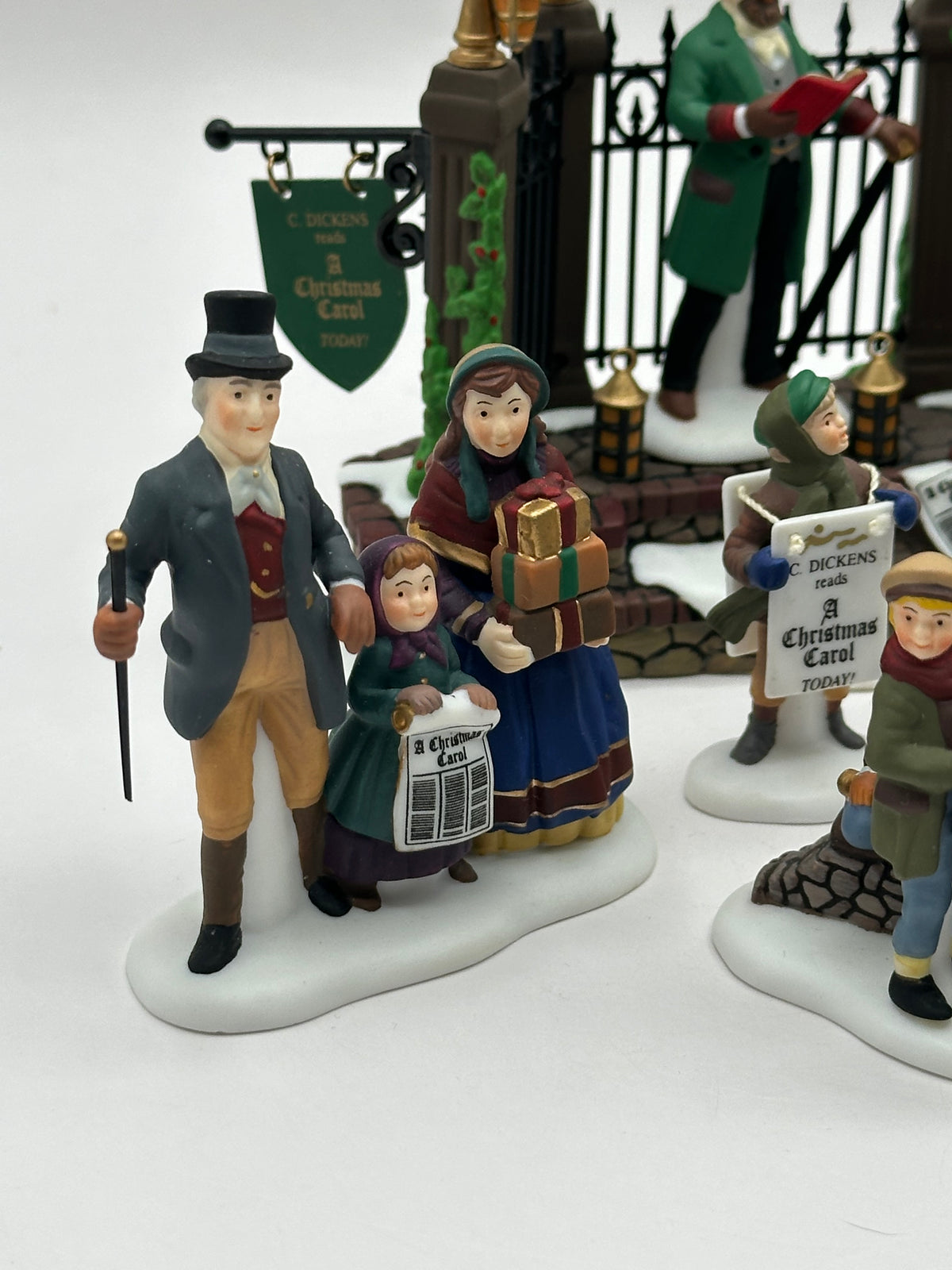 Department 56 - A Christmas Carol Reading By Charles Dickens - Dickens' Village