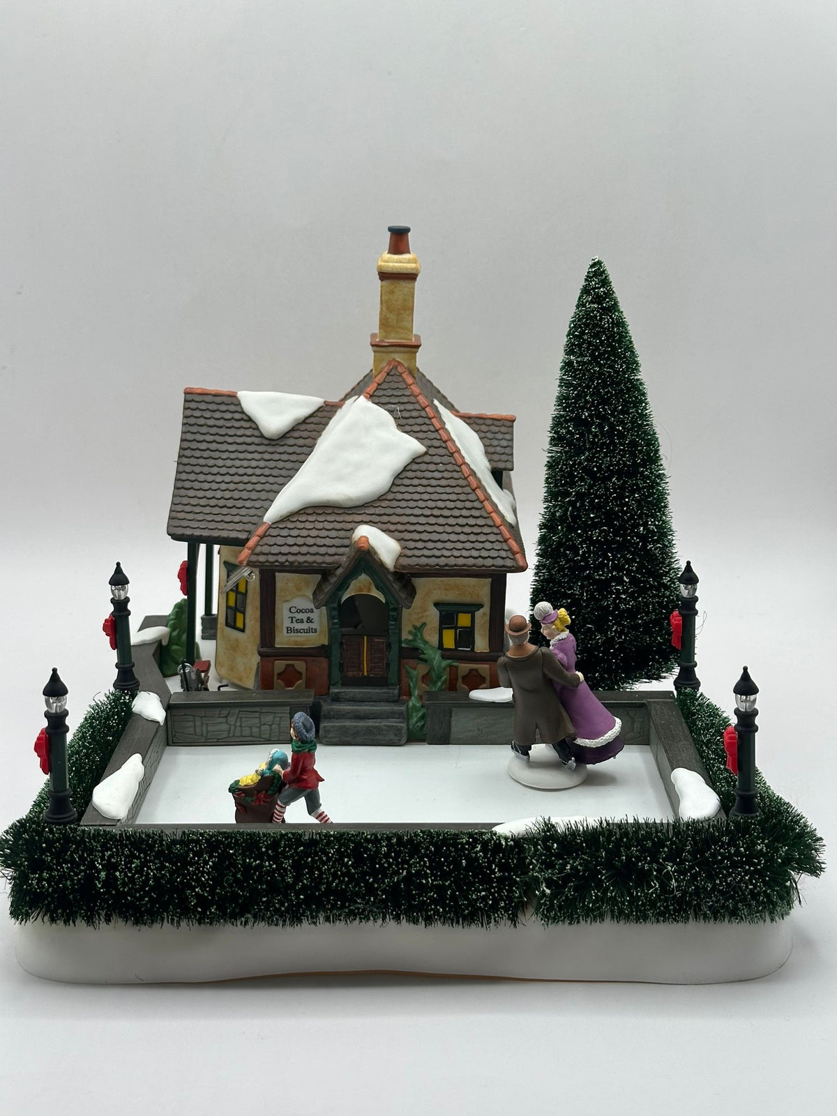 Department 56 - London Skating Club - Dickens' Village (Skaters Do Not Move)