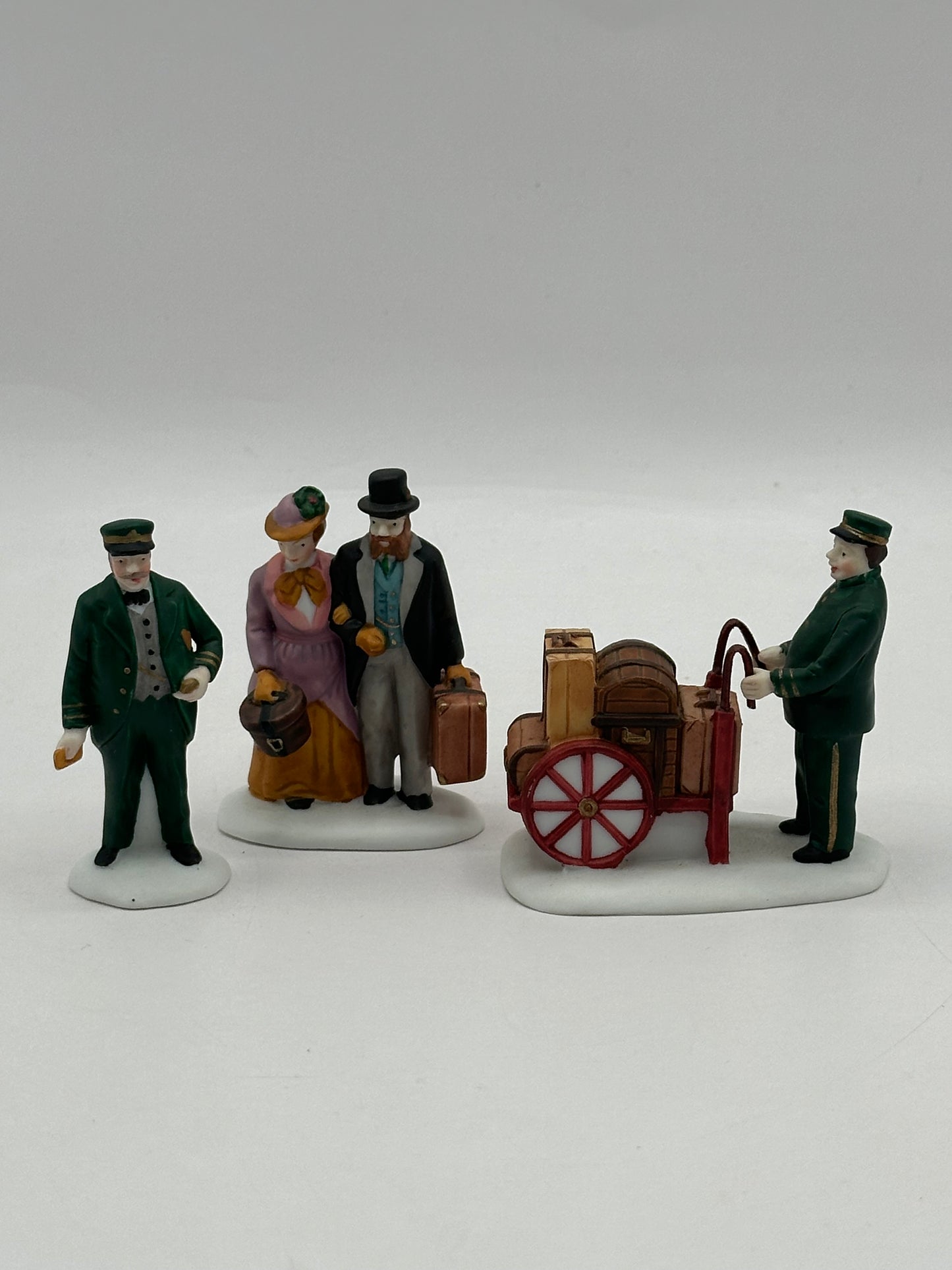 Department 56 - Holiday Travelers - Dickens' Village