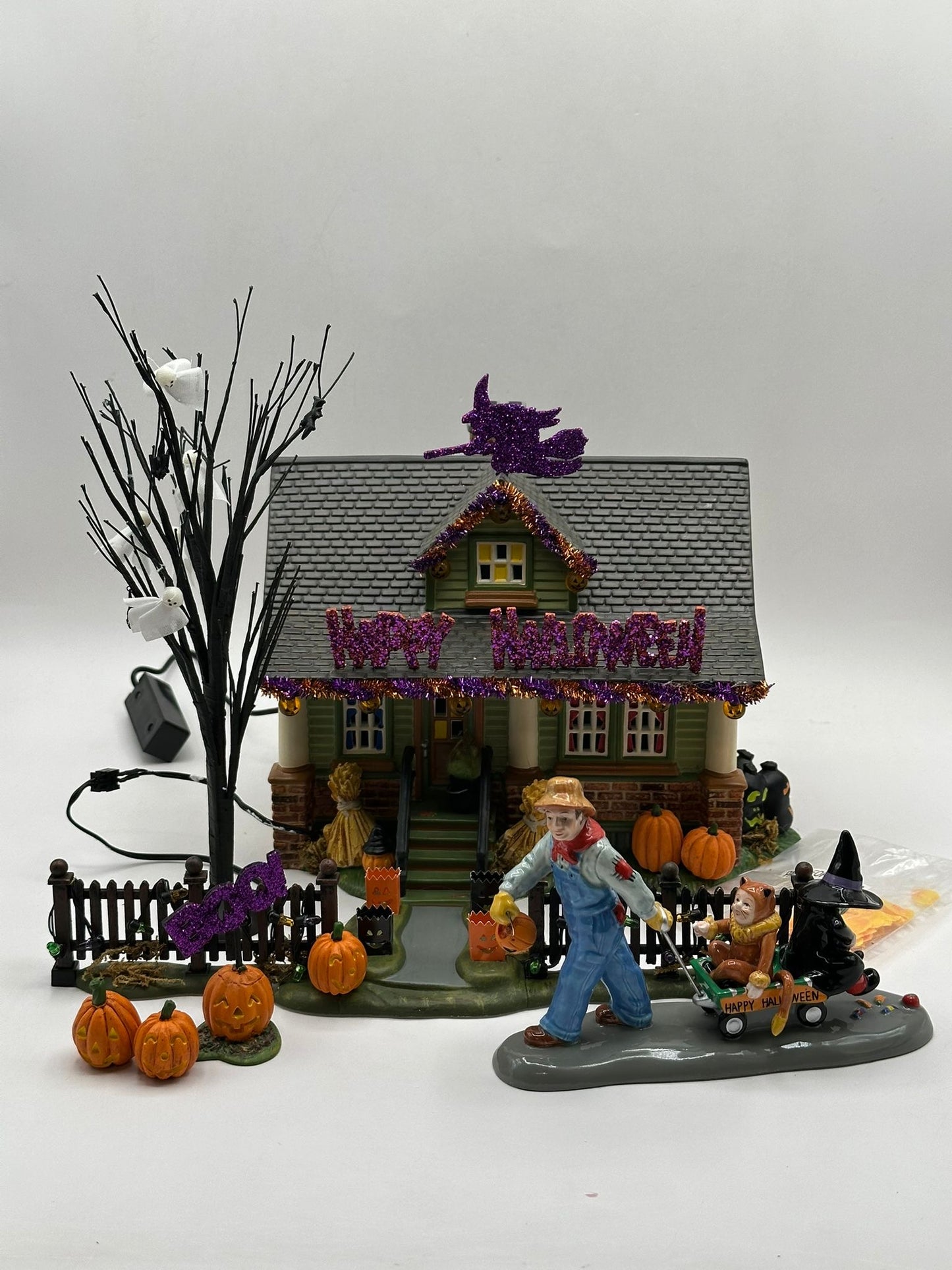 Department 56 - 1031 Trick-Or-Treat Drive - Snow Village Halloween