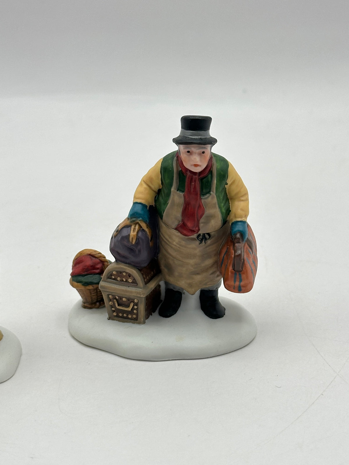 Department 56 - Come Into The Inn - Dickens' Village