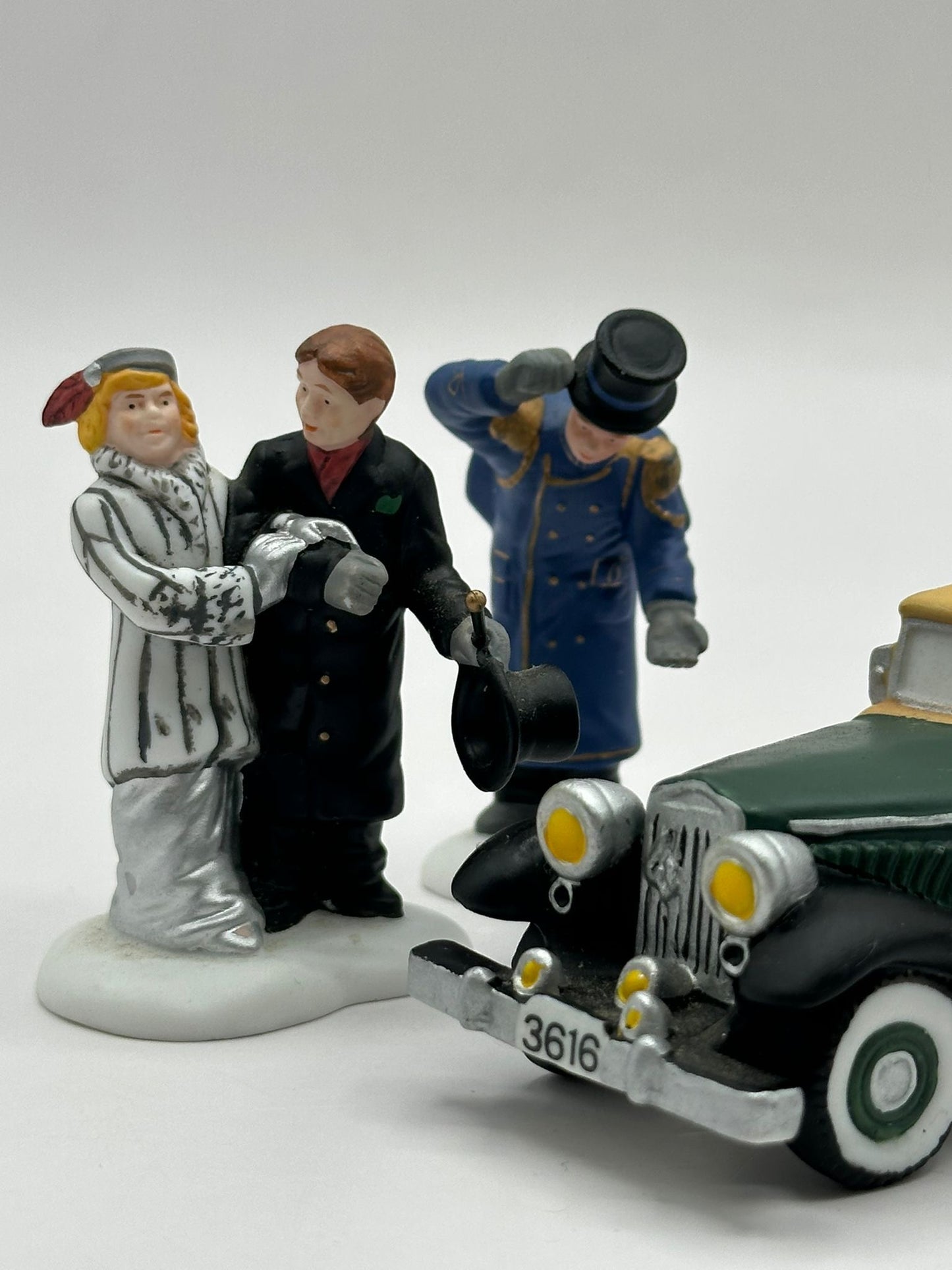 Department 56 -  Steppin' Out On The Town - Christmas in the City