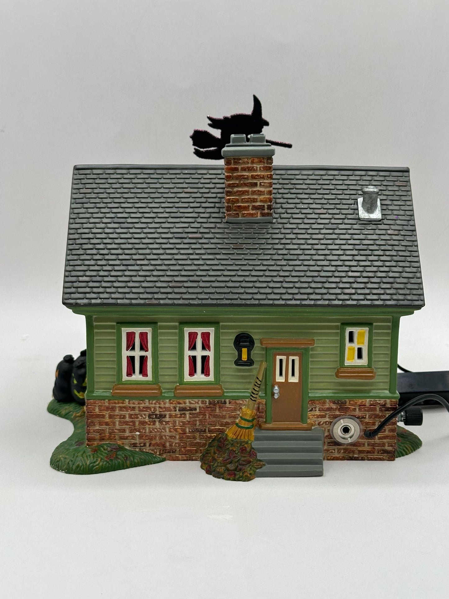 Department 56 - 1031 Trick-Or-Treat Drive - Snow Village Halloween