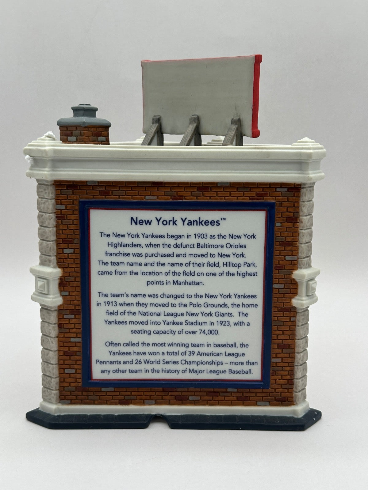 Department 56 - New York Yankees Souvenir Shop - Christmas in the City