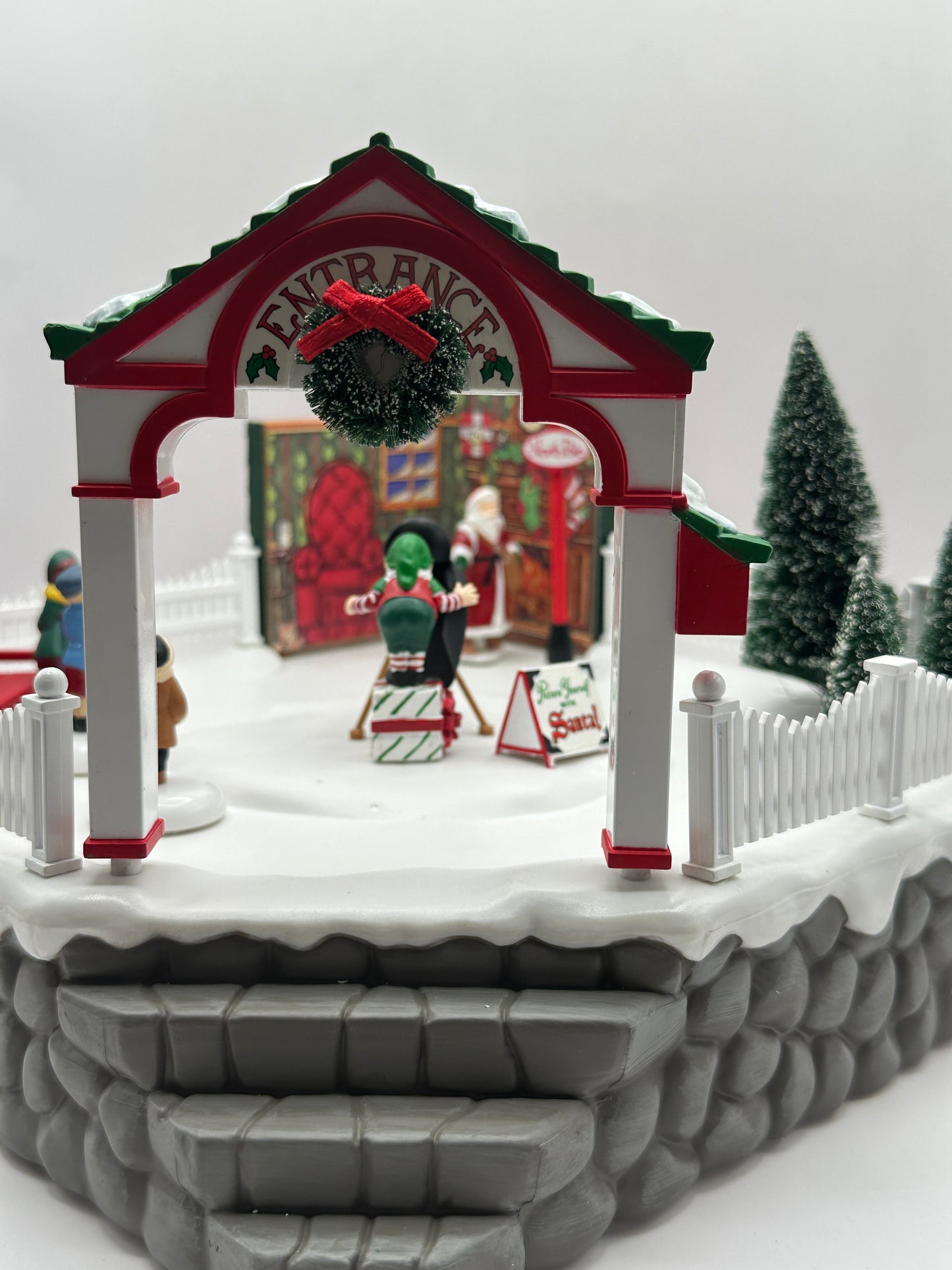 Department 56 - Village Animated Photo With Santa - Village Accessories