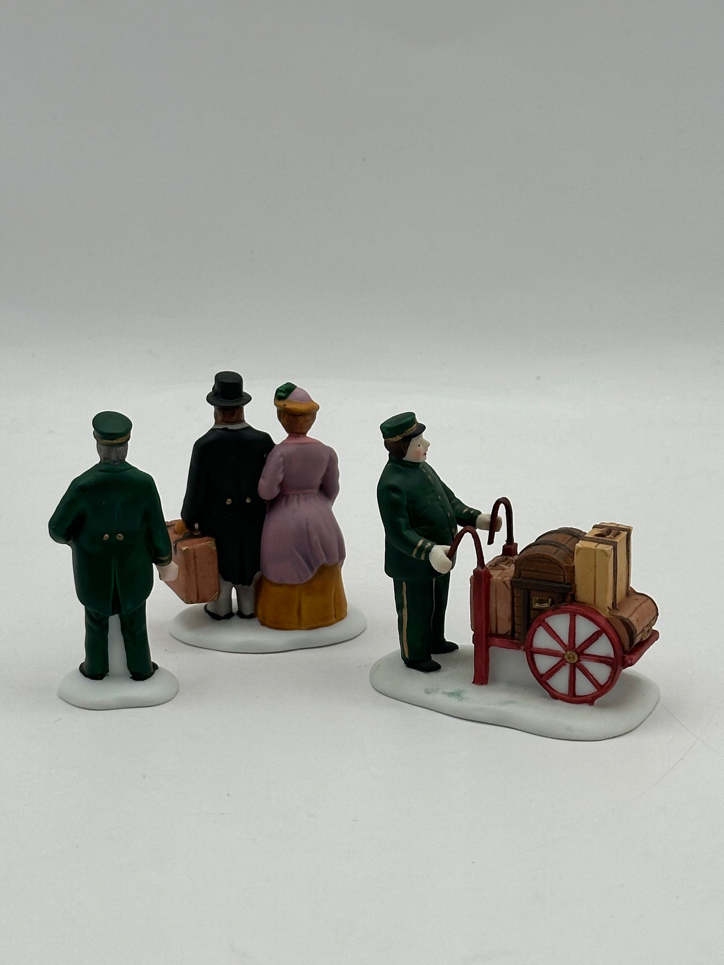 Department 56 - Holiday Travelers - Dickens' Village