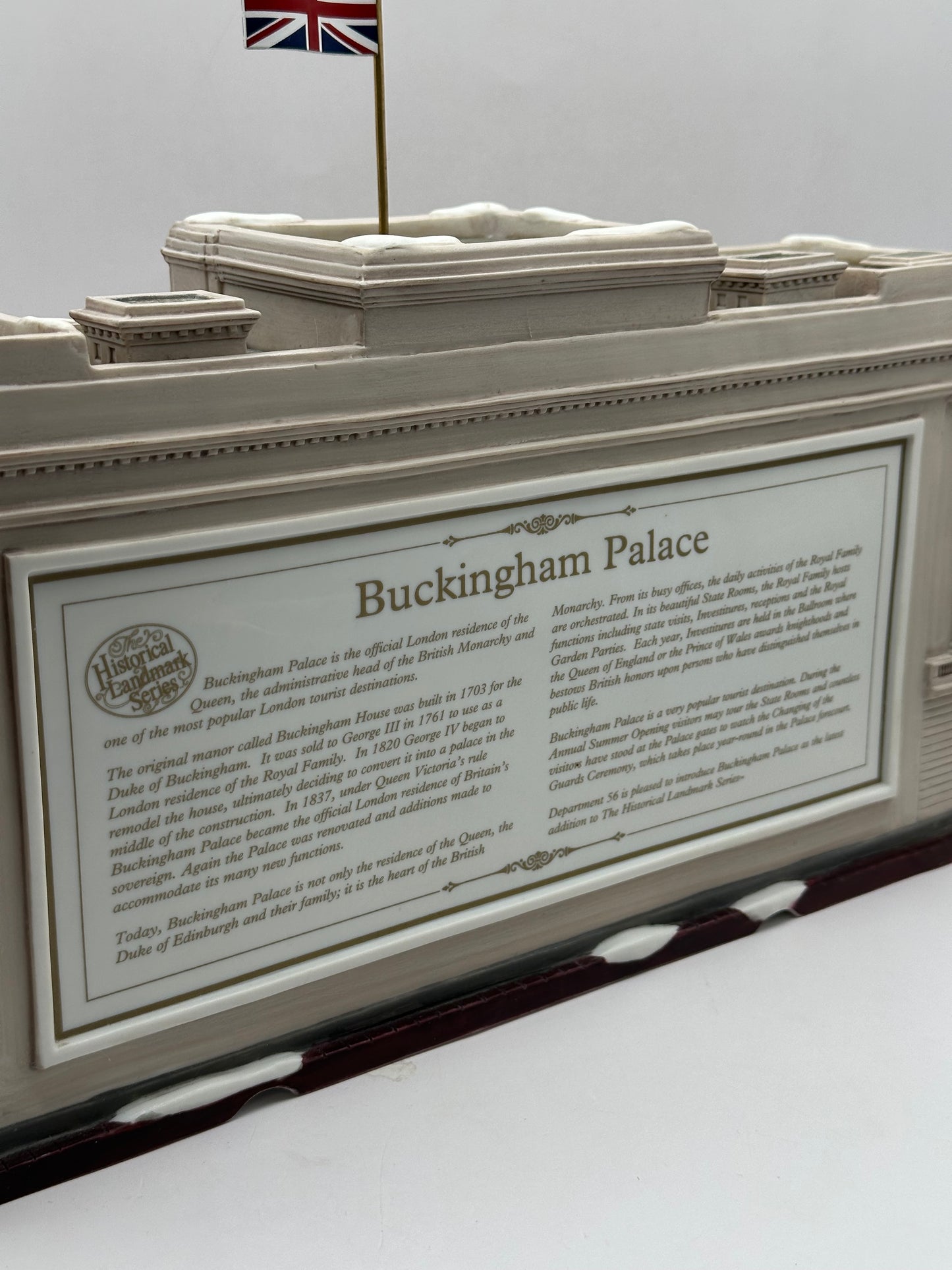 Department 56 - Buckingham Palace - Dickens' Village