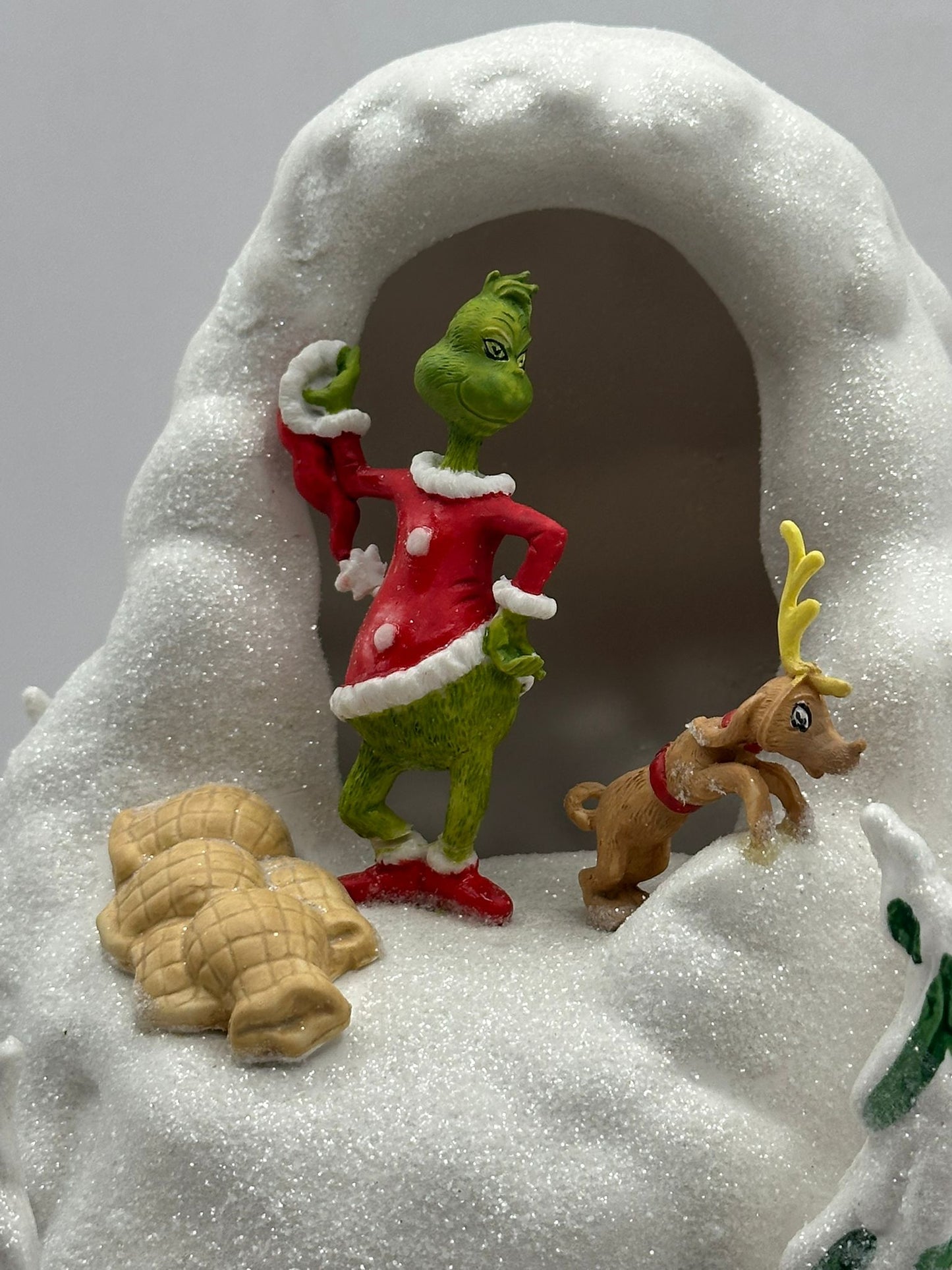 Department 56 - The Grinch Mount Crumpet