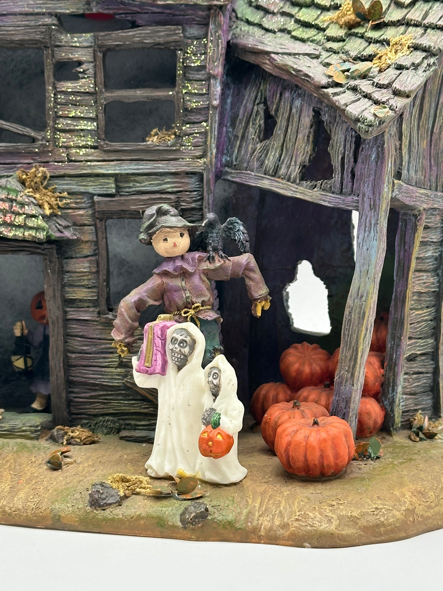 Department 56 - Lit Haunted Scene