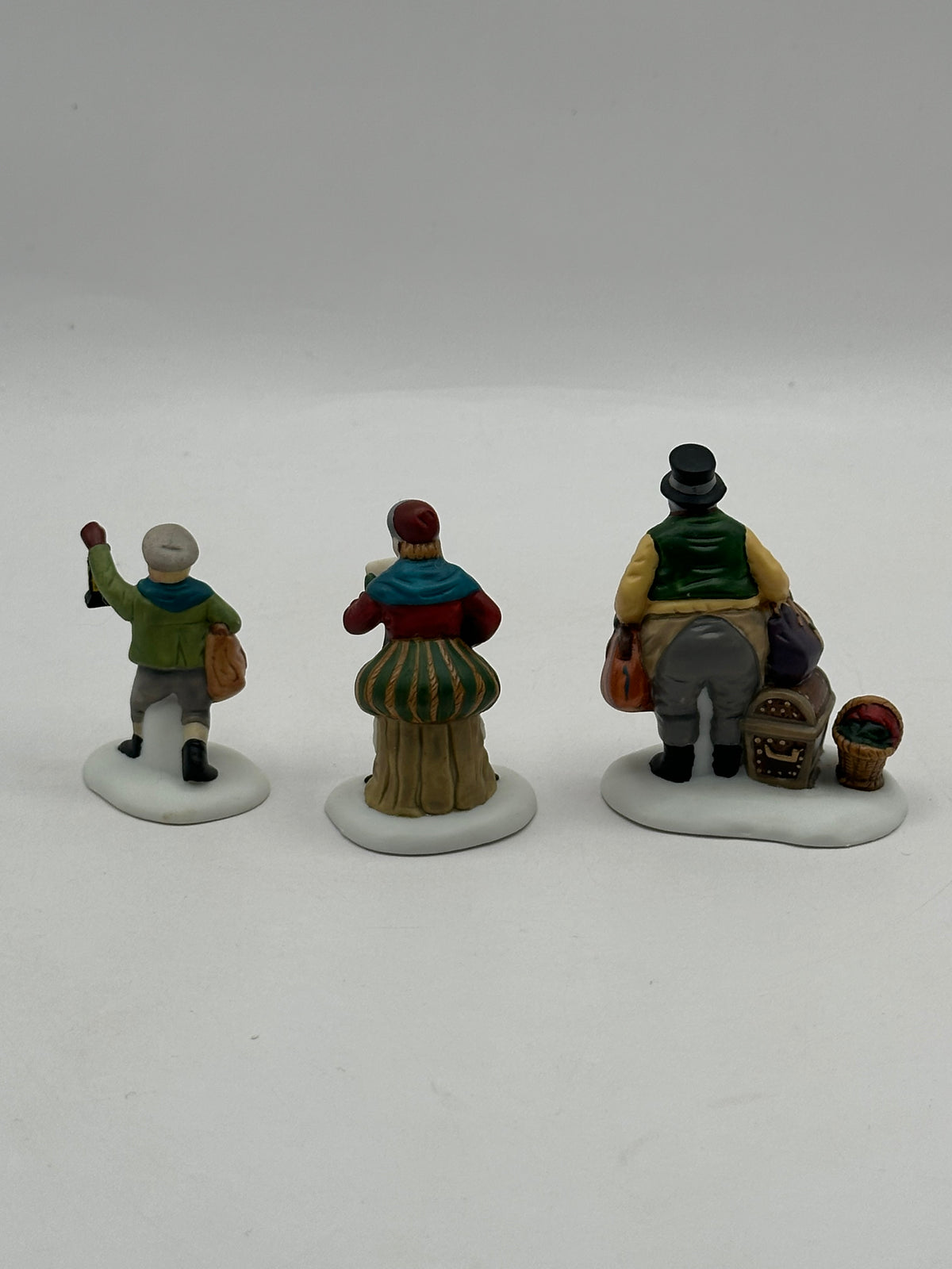Department 56 - Come Into The Inn - Dickens' Village