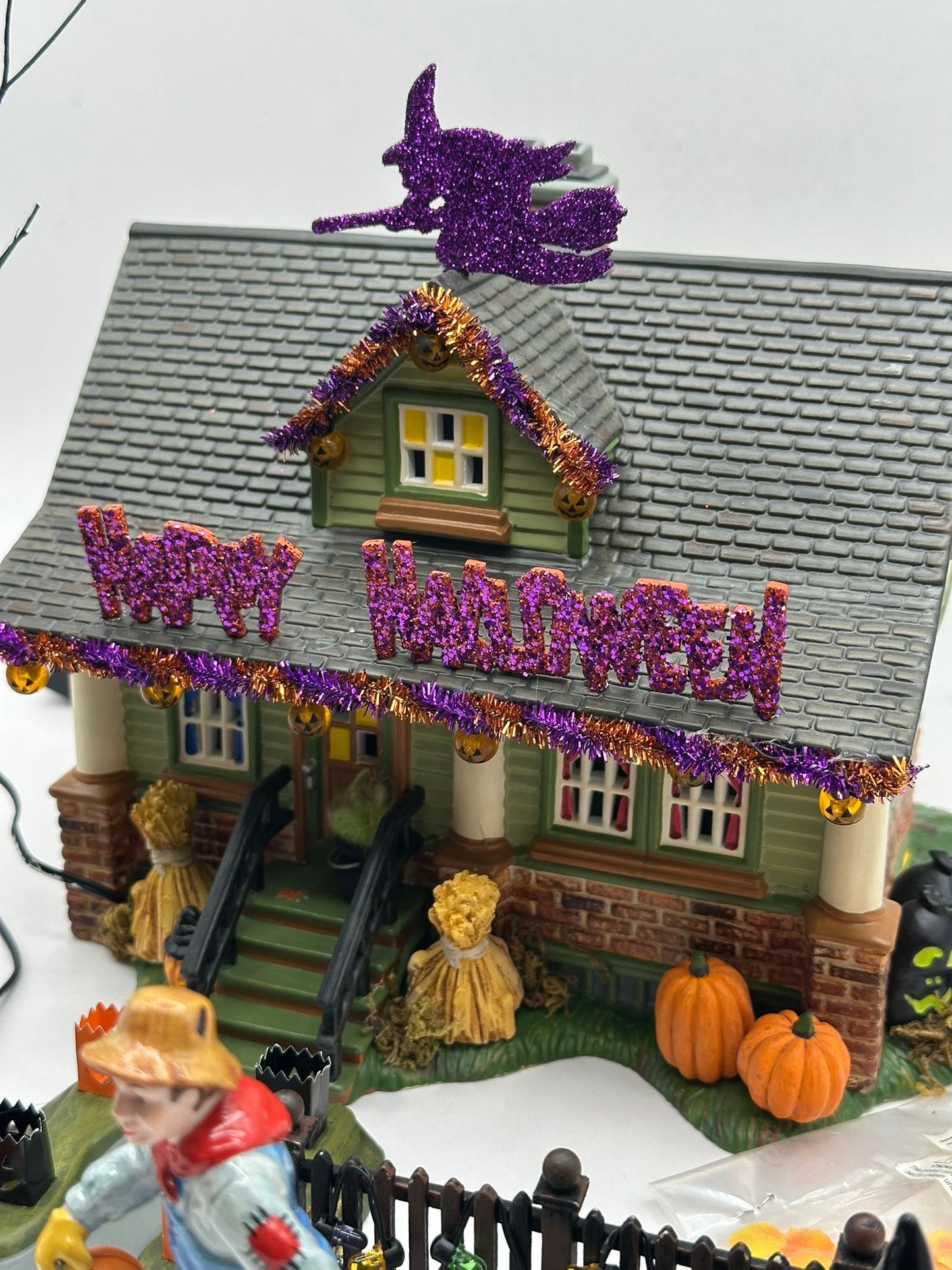 Department 56 - 1031 Trick-Or-Treat Drive - Snow Village Halloween