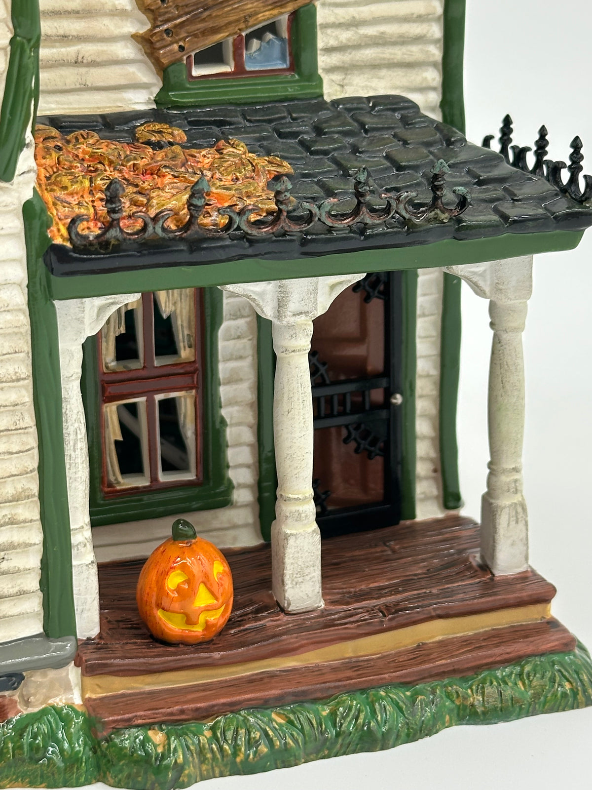 Department 56 - Spooky Farmhouse - Snow Village Halloween