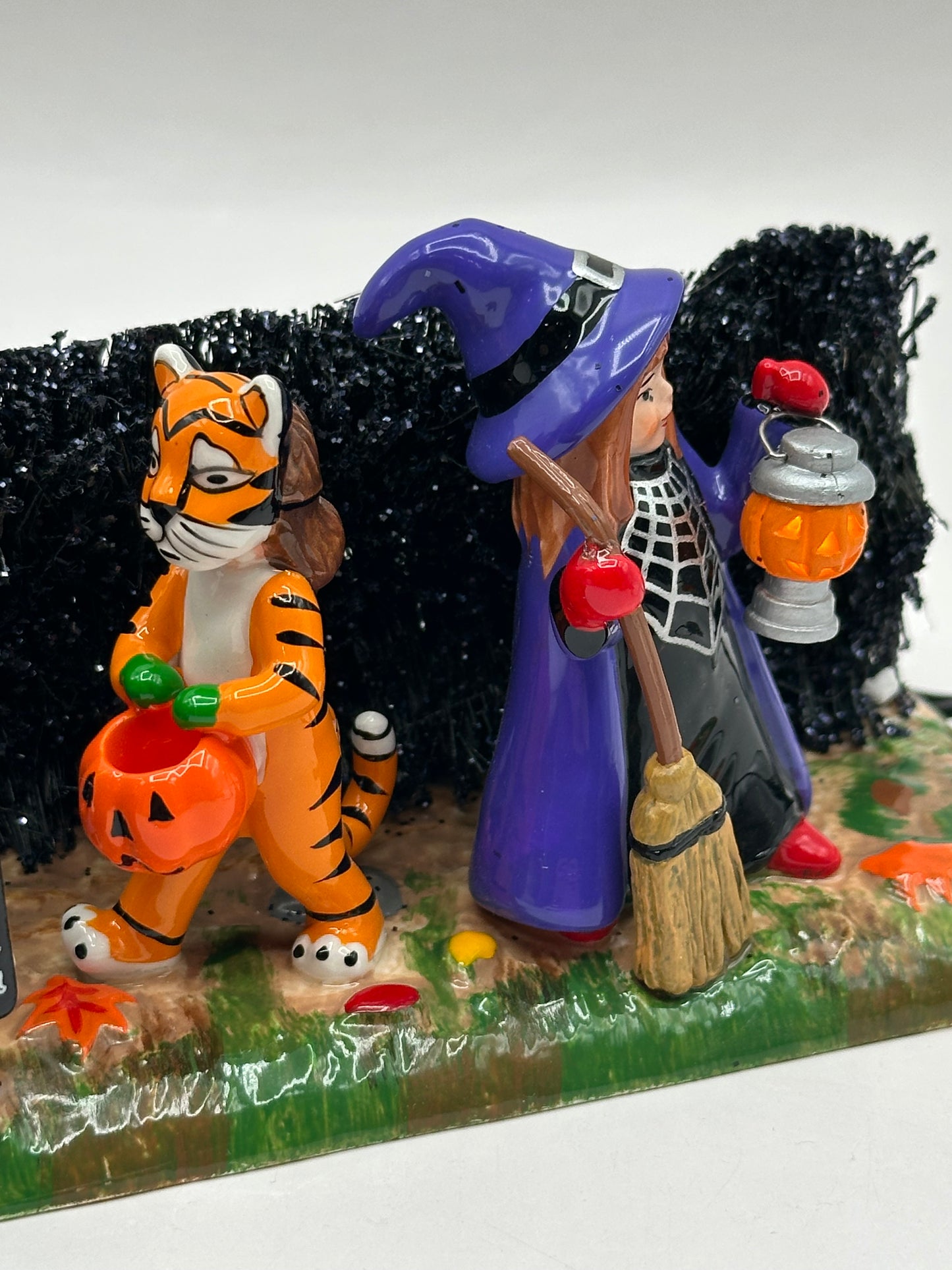 Department 56 - Lighting Up Halloween - Snow Village Halloween