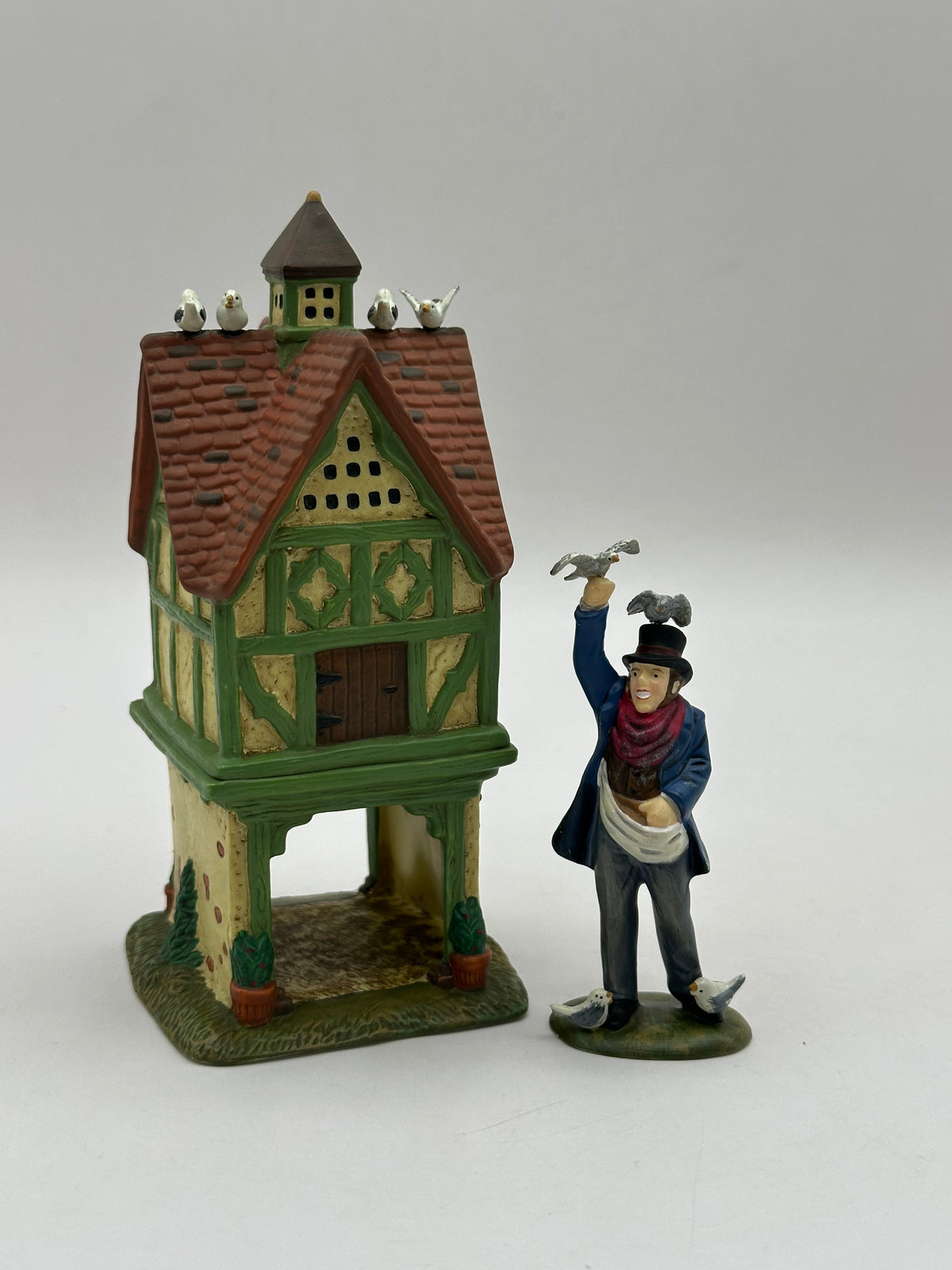 Department 56 - Hedgerow Dovecote - Dickens' Village