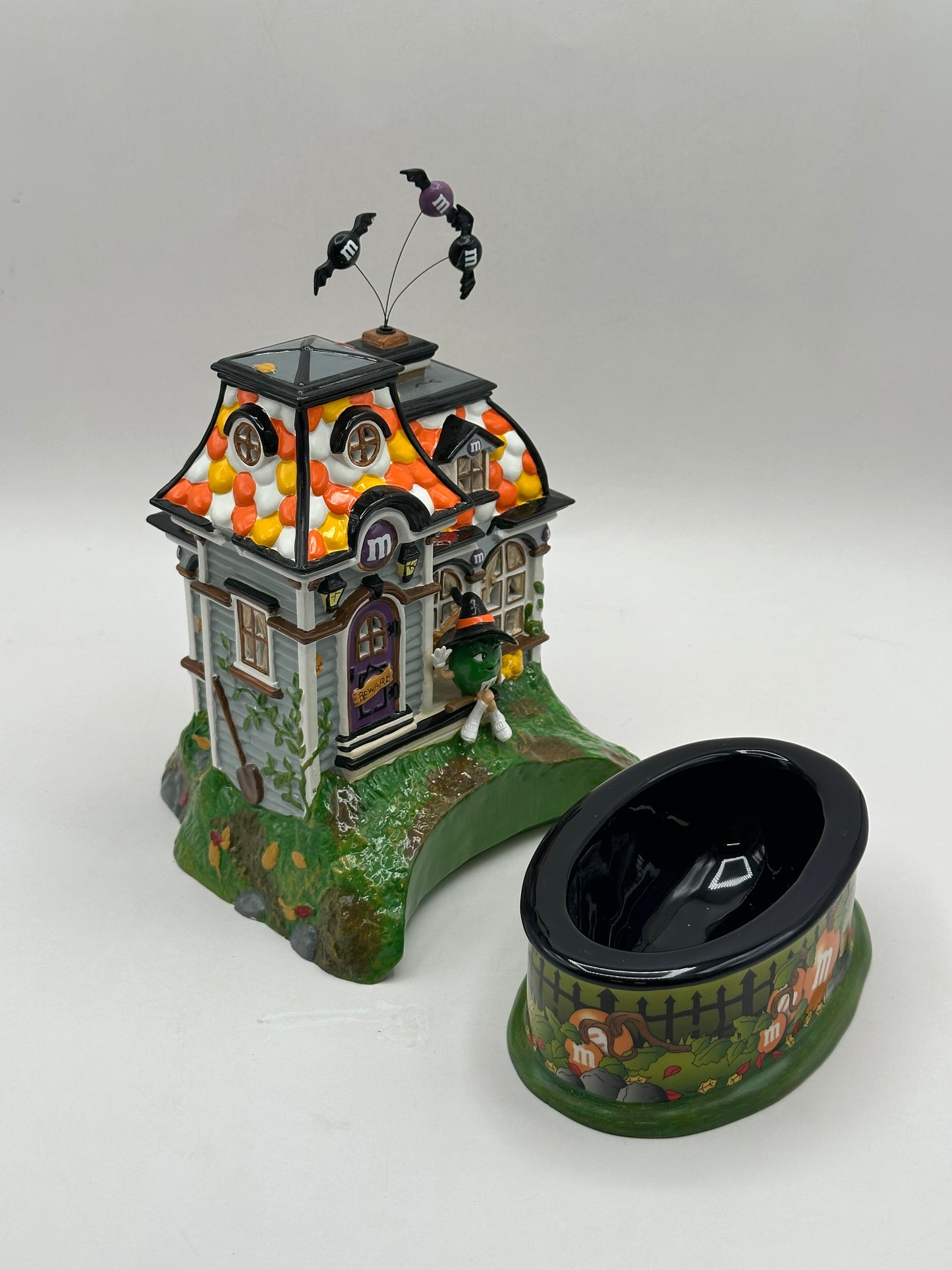 Department 56 - M&M's Spooky House Lighted House & Candy Dish