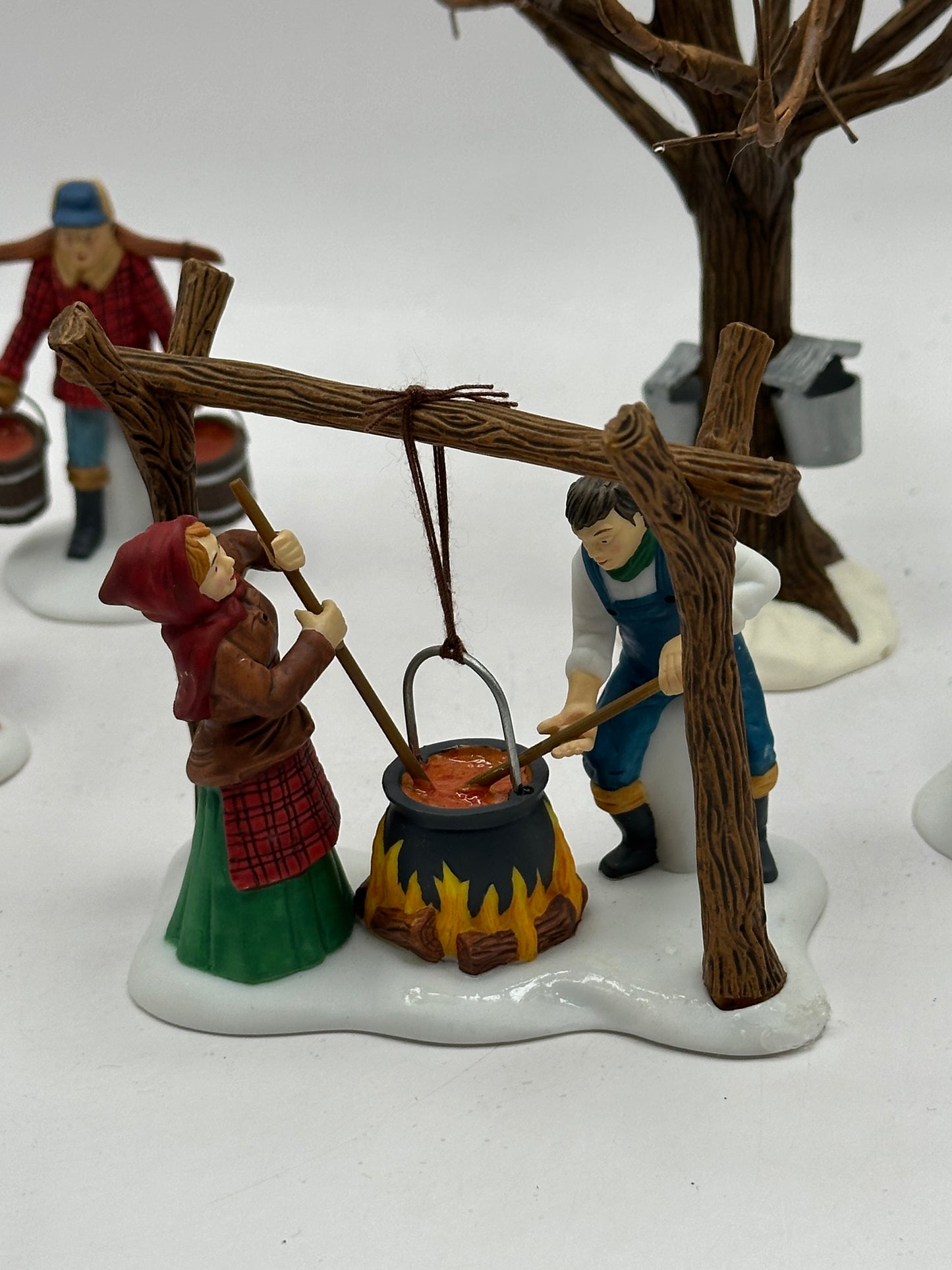 Department 56 - Tapping The Maples - New England Village