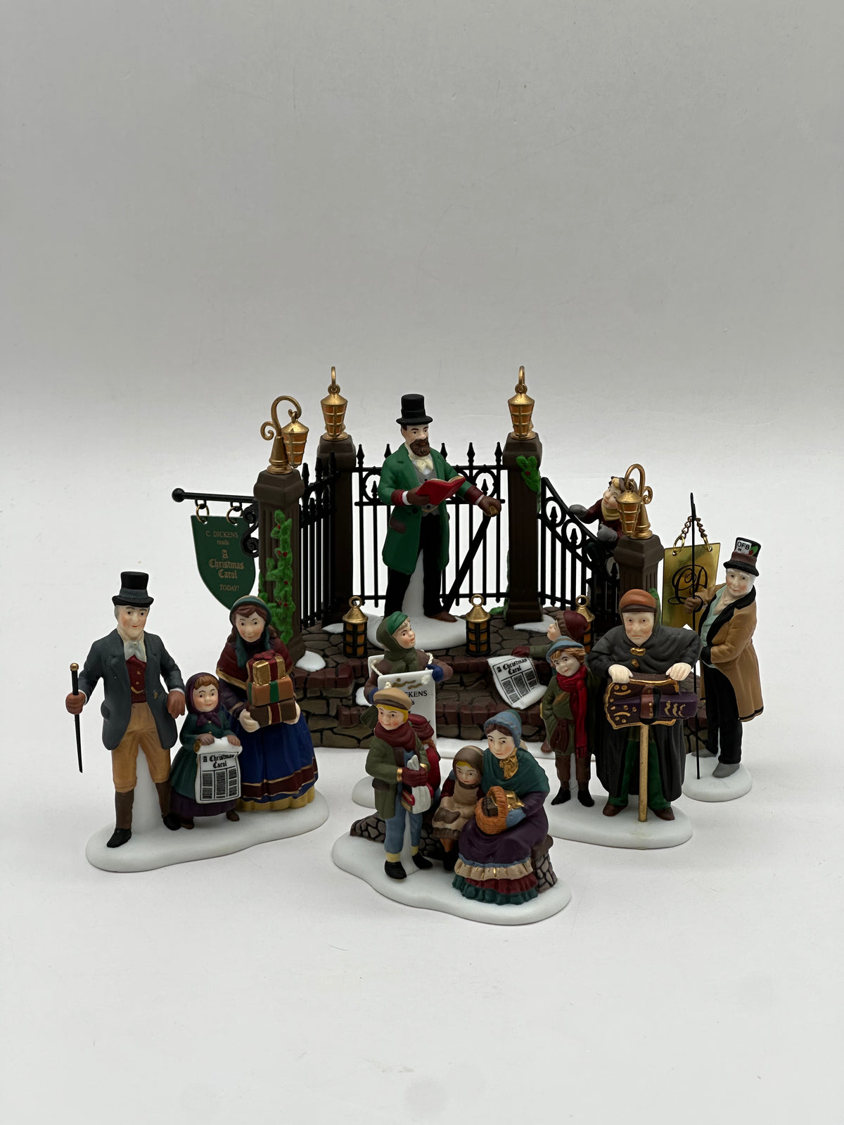 Department 56 - A Christmas Carol Reading By Charles Dickens - Dickens' Village