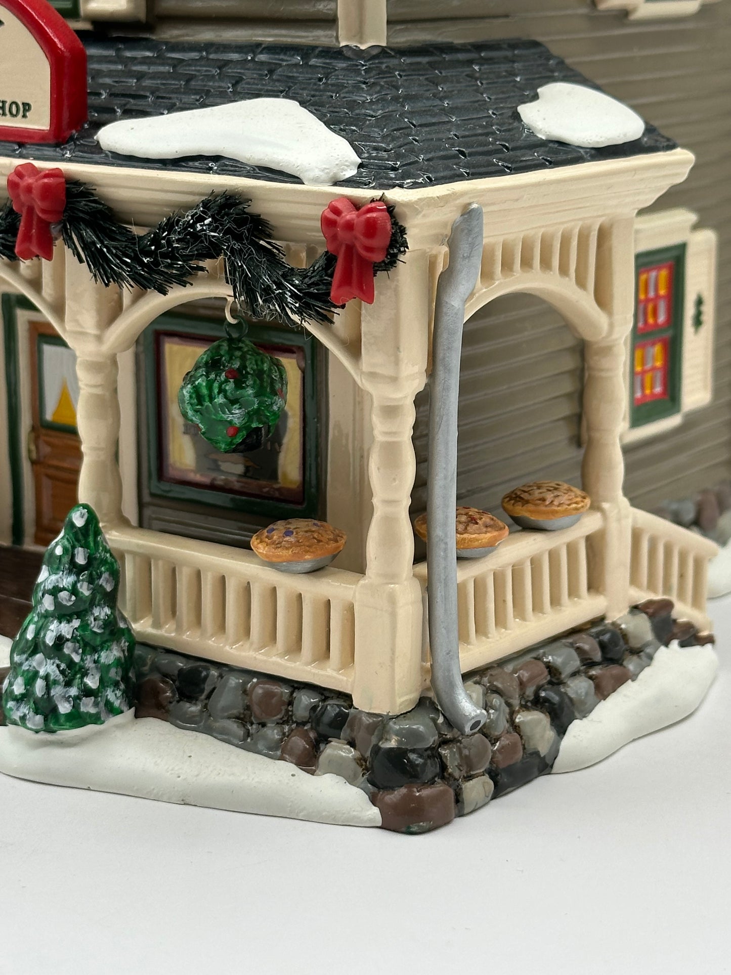 Department 56 - Buck's County Country Quilts and Pies (Note: Missing Accessory) - Original Snow Village