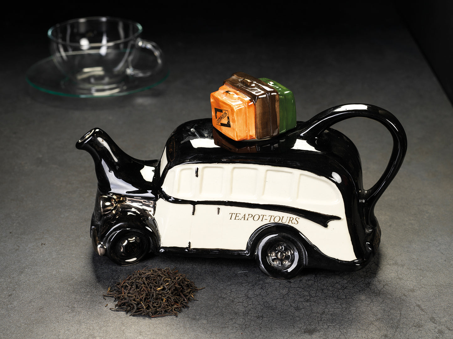 Carters of Suffolk - Coach (Black)  - Handmade Teapot