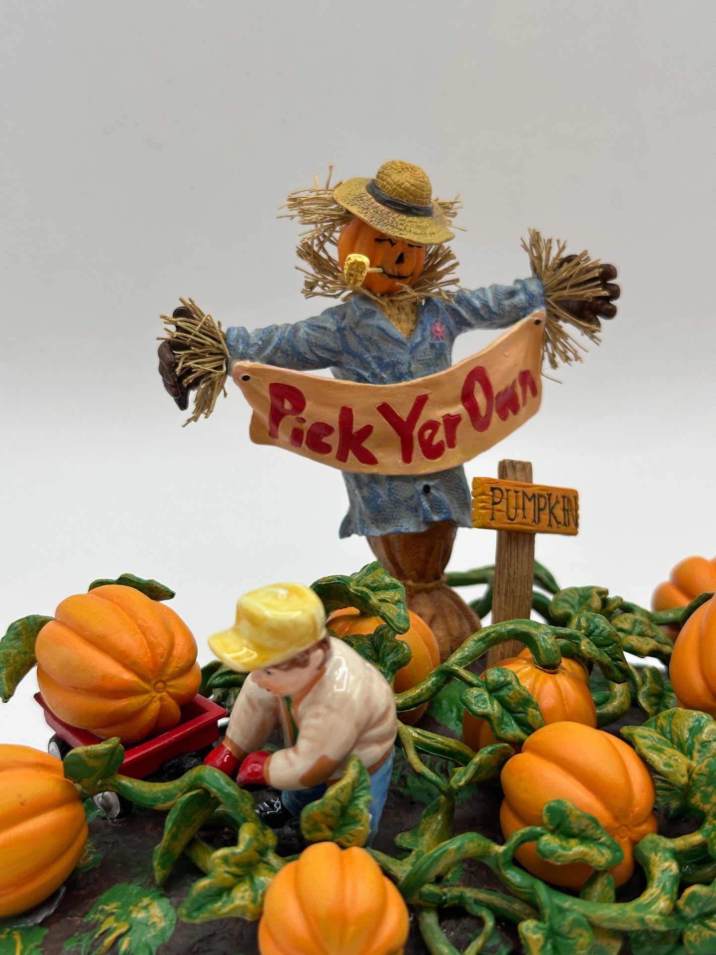 Department 56 - Pick Your Own Pumpkin - Snow Village Halloween