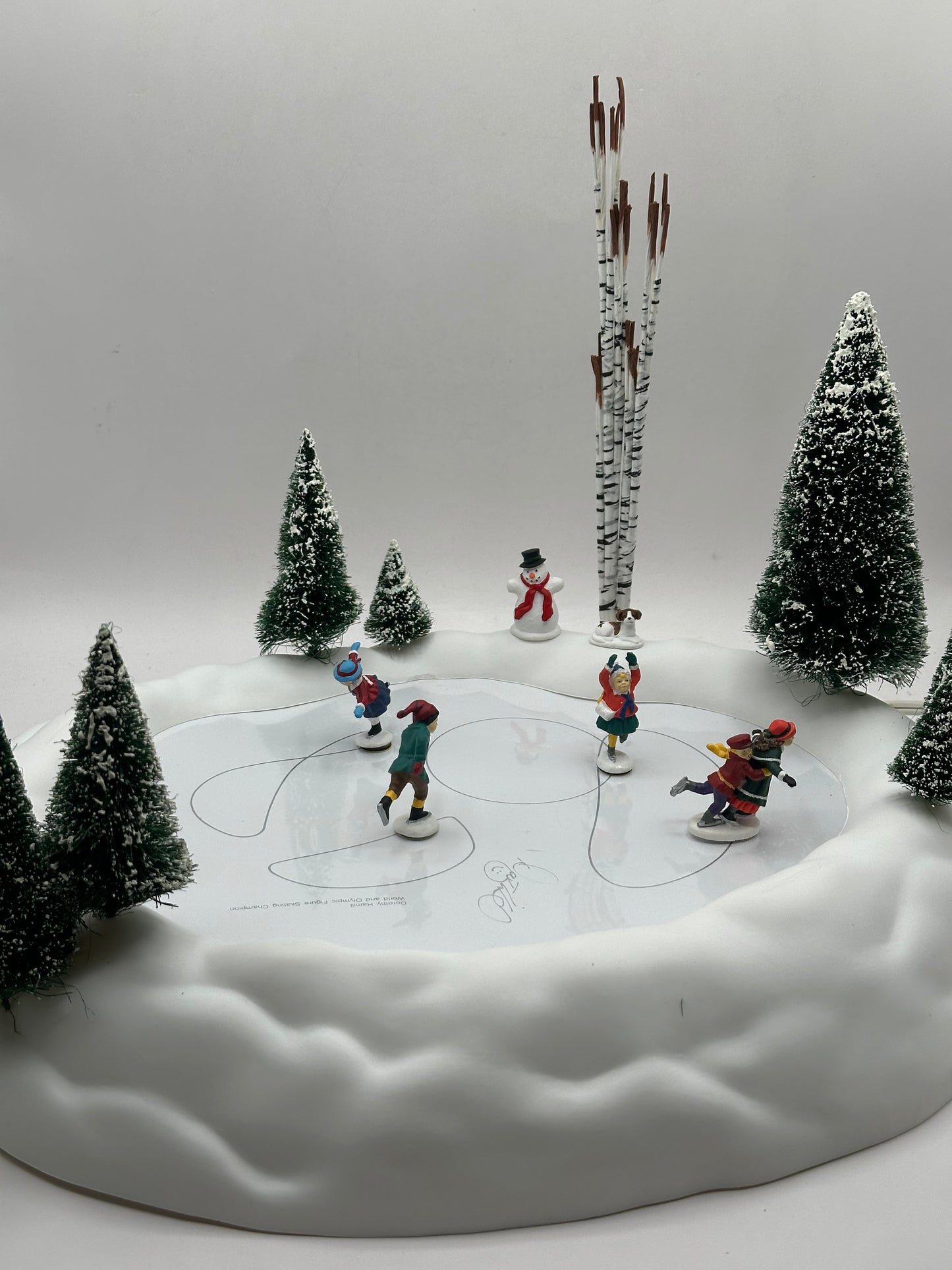 Department 56 - Village Animated Skating Pond - Village Accessories