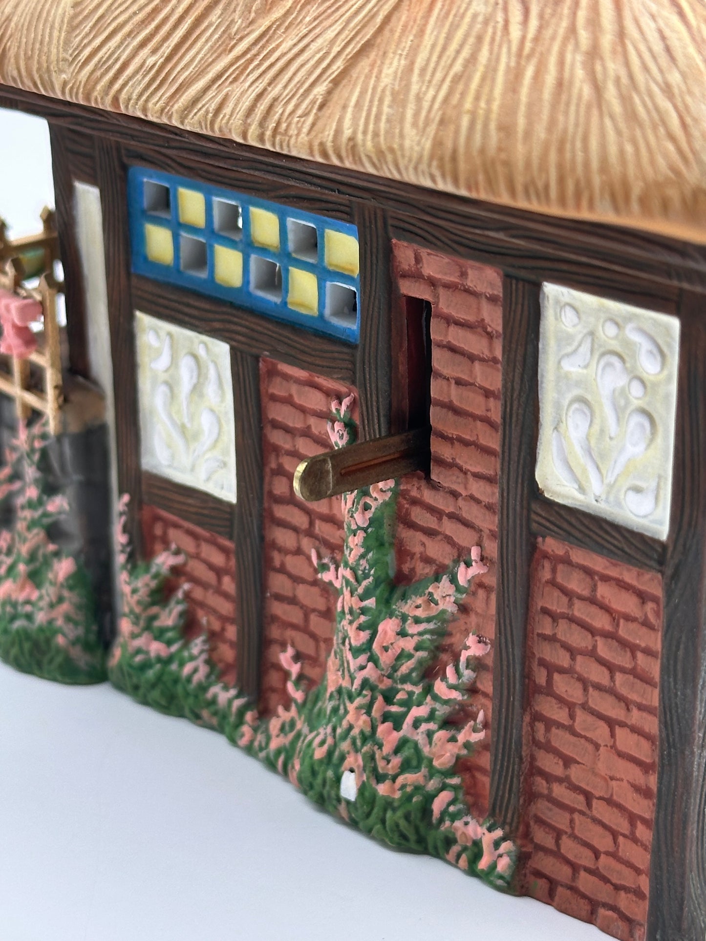 Dept 56 Dickens’ Village Aldeburgh Music Box Gift Shop