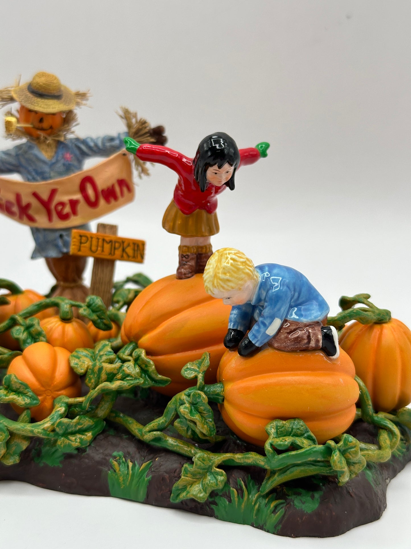 Department 56 - Pick Your Own Pumpkin - Snow Village Halloween