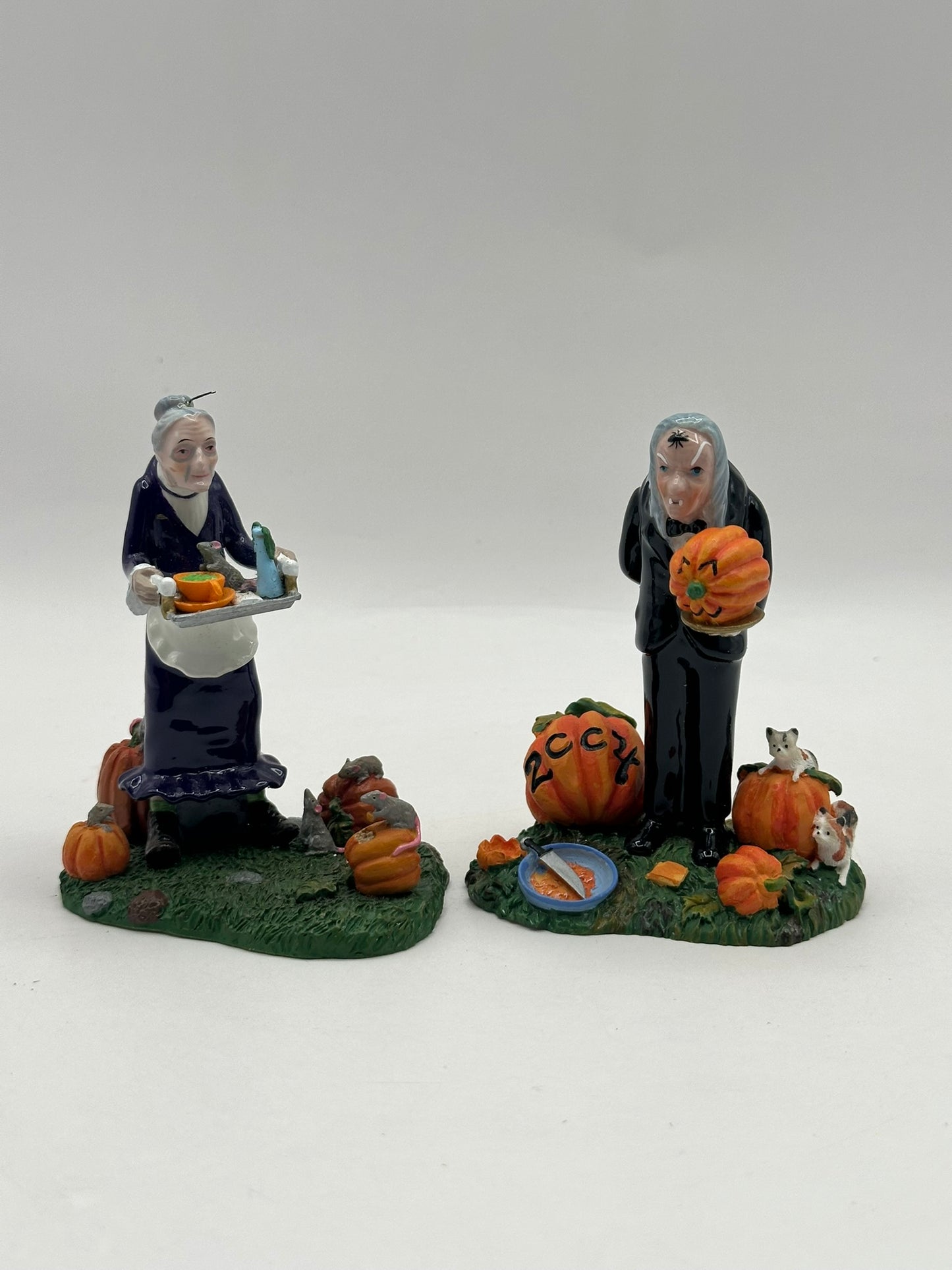 Department 56 - A Gravely Haunting 2004 - Snow Village Halloween