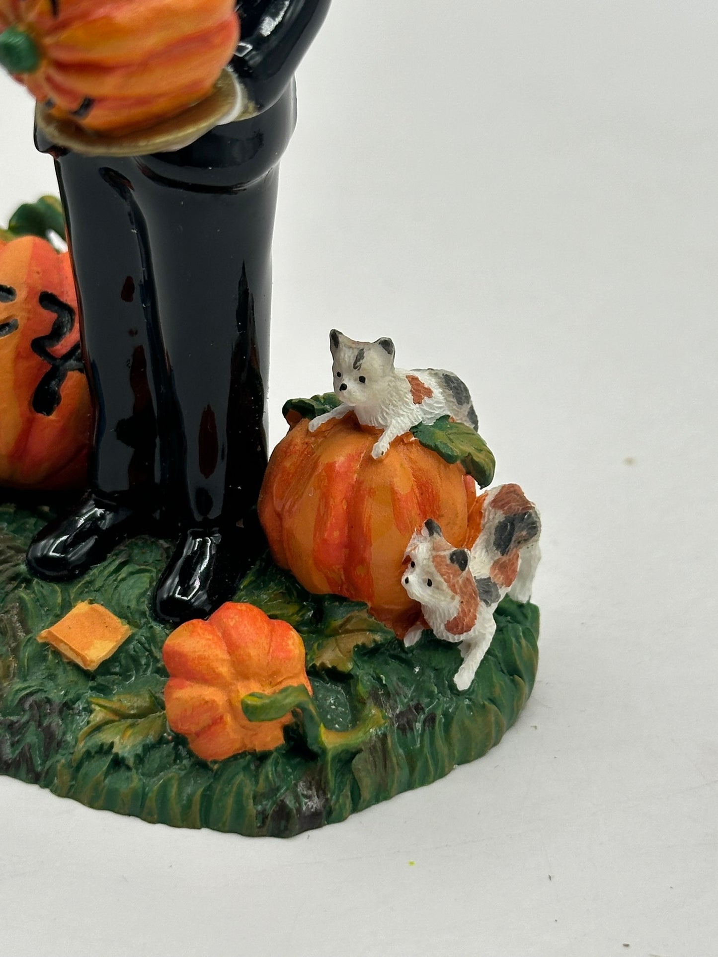 Department 56 - A Gravely Haunting 2004 - Snow Village Halloween