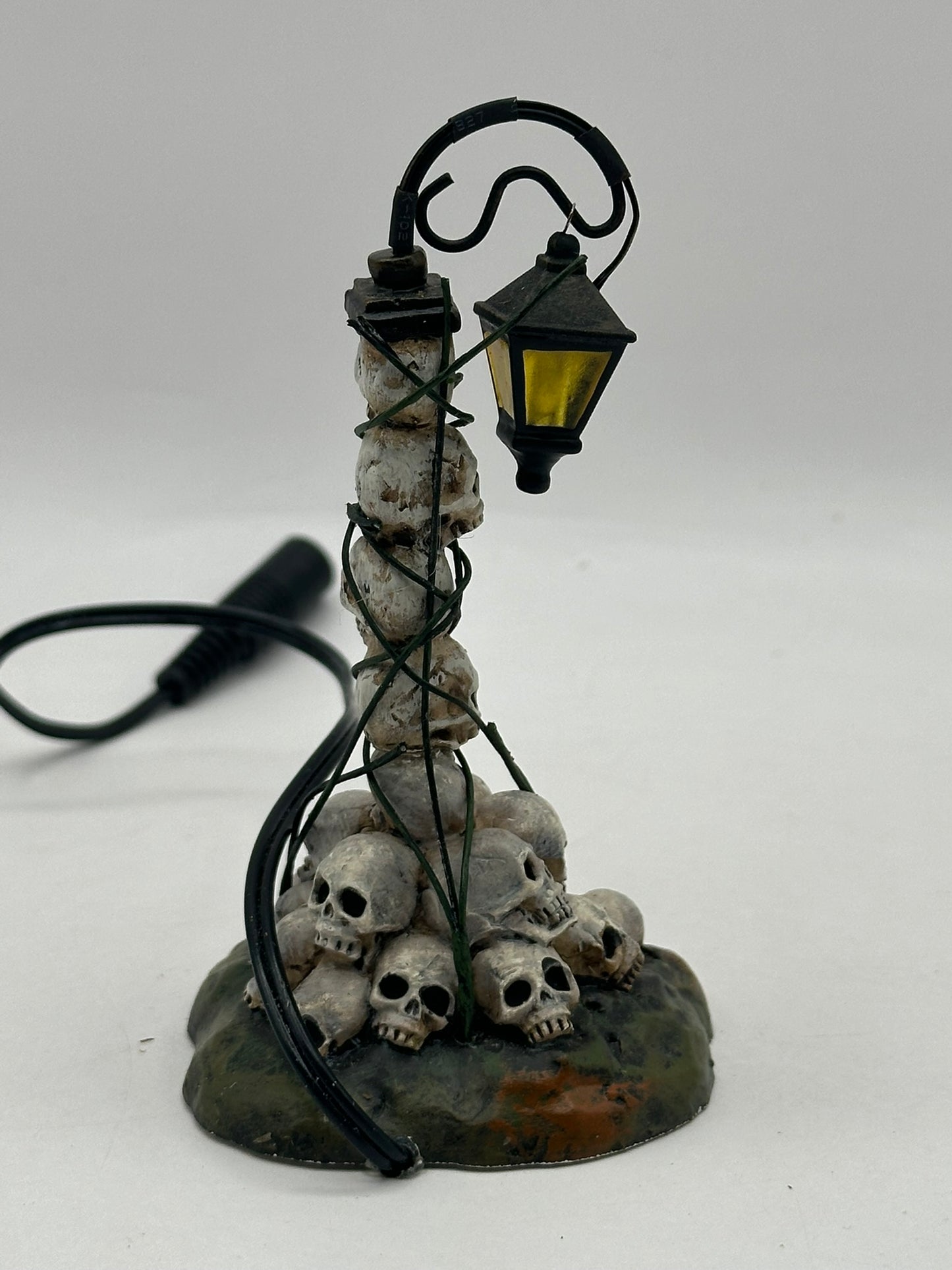 Department 56 - Boneyard Street Light - Snow Village Halloween