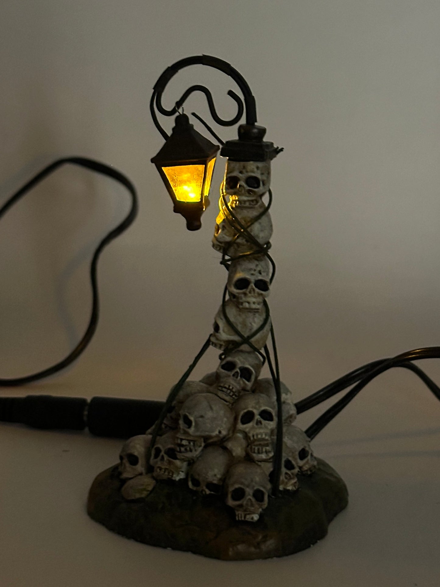 Department 56 - Boneyard Street Light - Snow Village Halloween