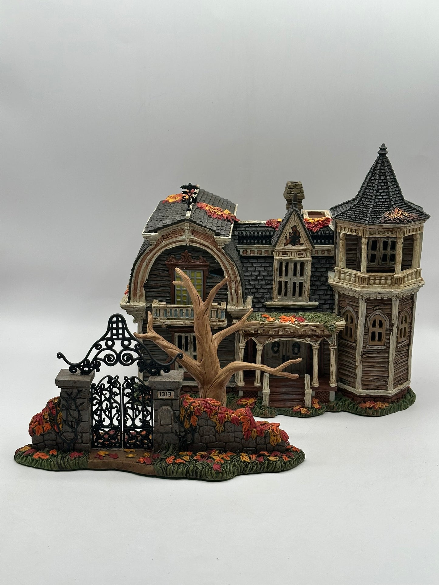 Department 56 - The Munsters Village 1313 Mockingbird Lane - Halloween