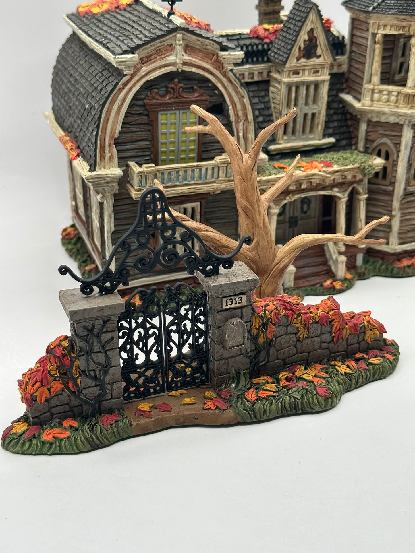 Department 56 - The Munsters Village 1313 Mockingbird Lane - Halloween