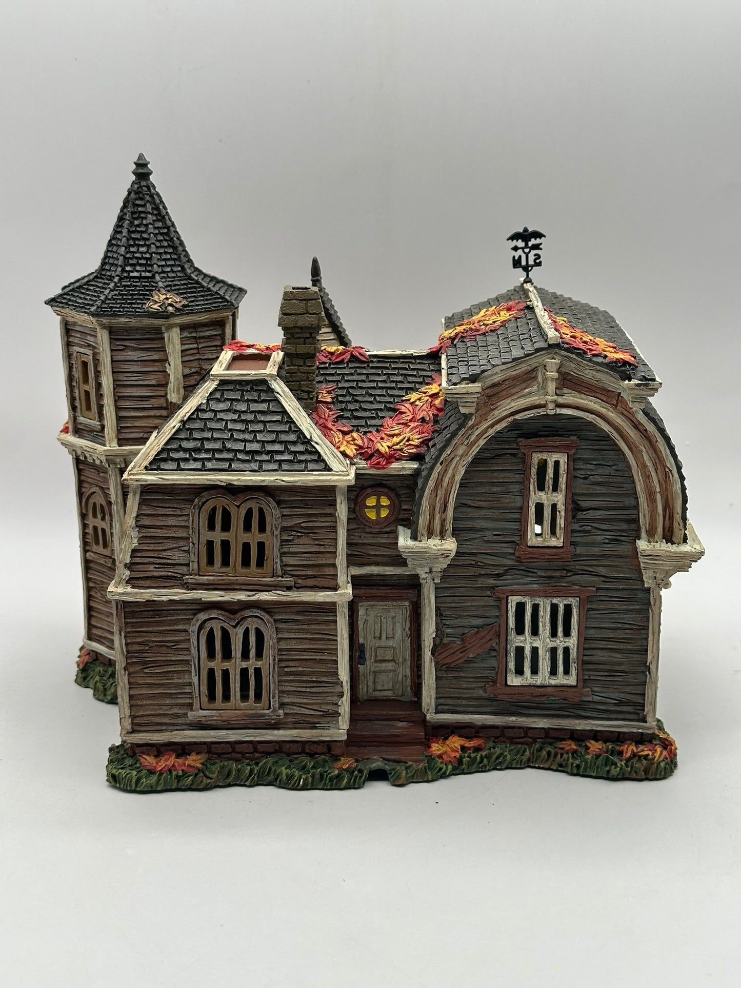 Department 56 - The Munsters Village 1313 Mockingbird Lane - Halloween