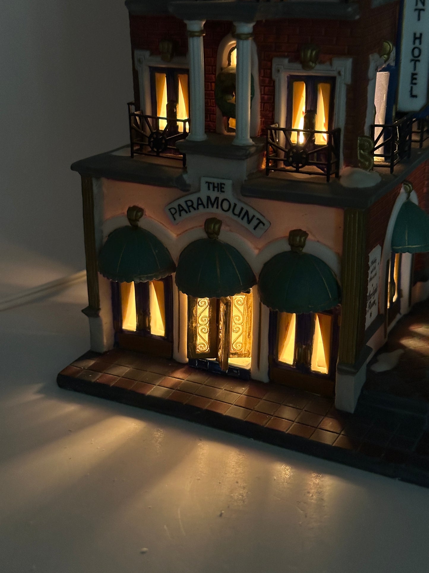 Department 56 - Paramount Hotel - Christmas in the City