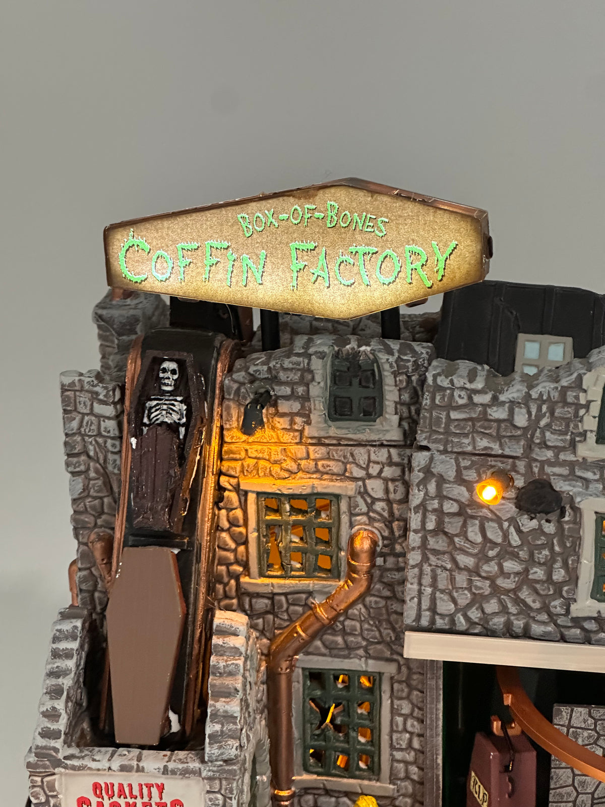 Lemax Spooky Town - Box-Of-Bones Coffin Factory