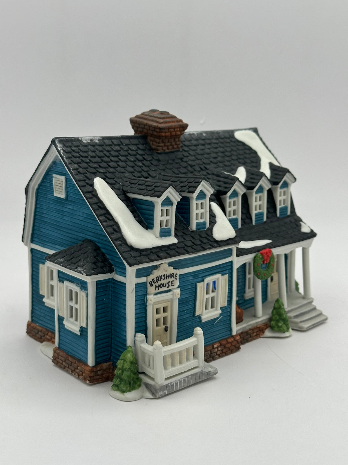 Department 56 - Berkshire House - New England Village