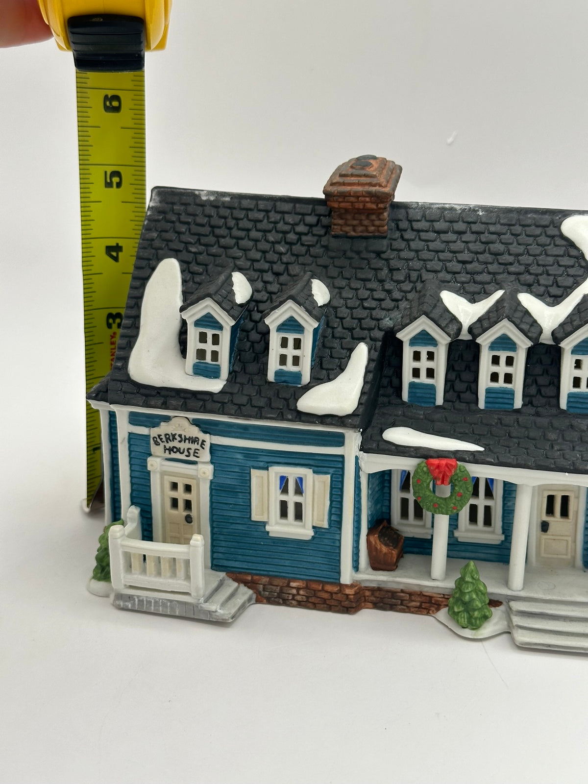 Department 56 - Berkshire House - New England Village