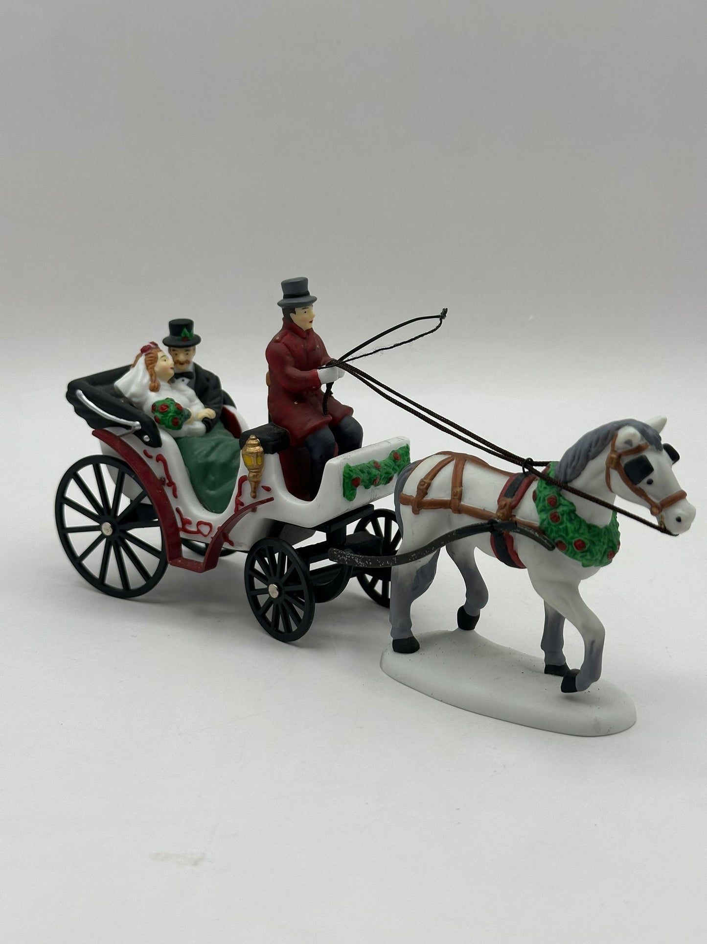 Department 56 - A Carriage Ride For The Bride - Christmas in the City